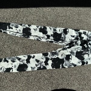 BuffBunny rose floral leggings